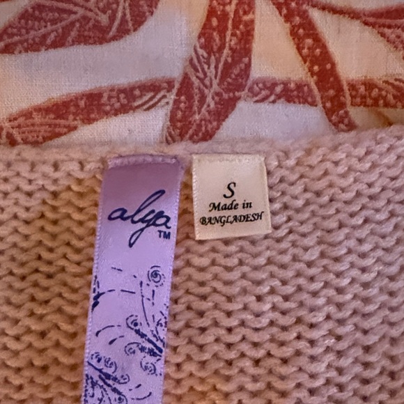 Alya Women's Cream V-Neck Sweater - Picture 3 of 3